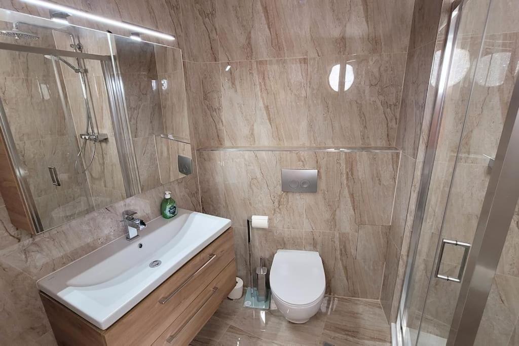 Luxusni Apartman Nedaleko Centra Praha Eksteriør bilde