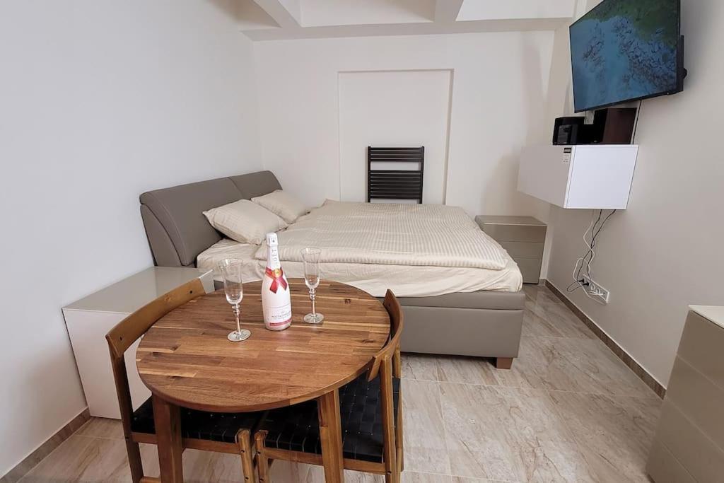 Luxusni Apartman Nedaleko Centra Praha Eksteriør bilde