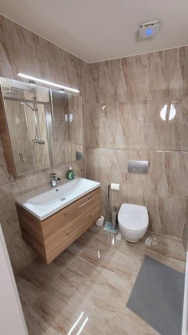 Luxusni Apartman Nedaleko Centra Praha Eksteriør bilde