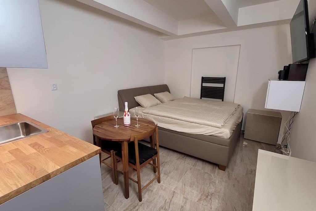 Luxusni Apartman Nedaleko Centra Praha Eksteriør bilde